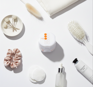 Композиция сверху на белом