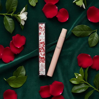 Gucci Bloom - dark velvet with rose petals